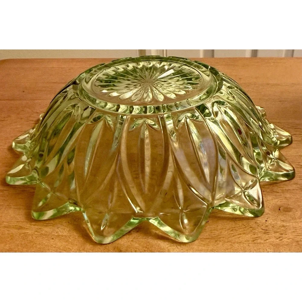 Vintage Federal Glass Petal Bowl ‎ 8